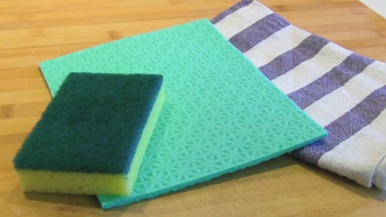 Disinfettare la spugna in pochi minuti: i trucchi “salva-tempo” che tutti dovrebbero conoscere